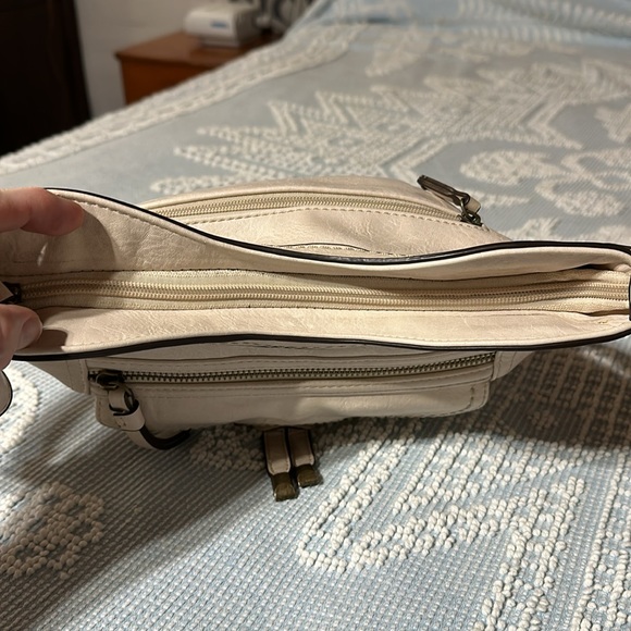 Gorgeous B.O.C. Crossbody purse - Picture 6 of 9